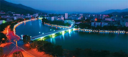 创业开卖鸡店赚钱吗